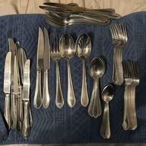 Reed/ Barton 8 pc set 5 pc serving set. Only 6 spoons plus 9 pc bonus‎ pieces